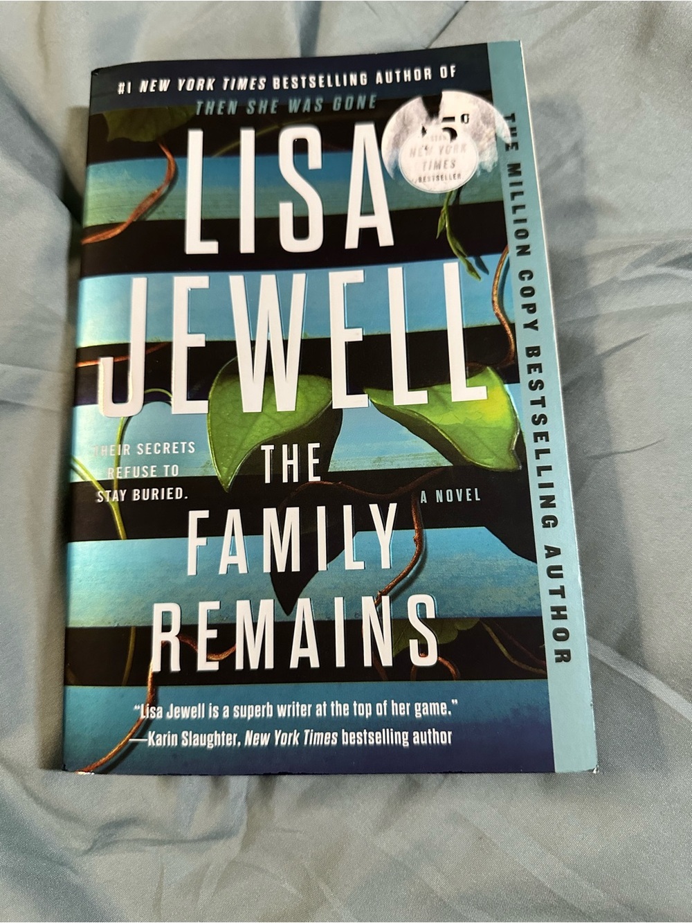 📚4 FOR $25 BOOK SALE - The Family Remains by Lisa Jewell
